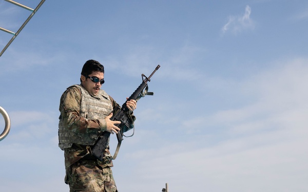 Soldiers Conduct Water Survuval Training