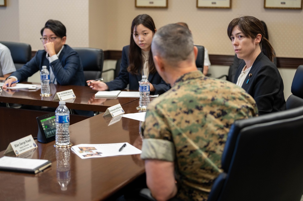 Parliamentary Vice Minister of Defense visits Yokota