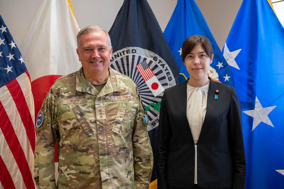 Parliamentary Vice Minister of Defense visits Yokota