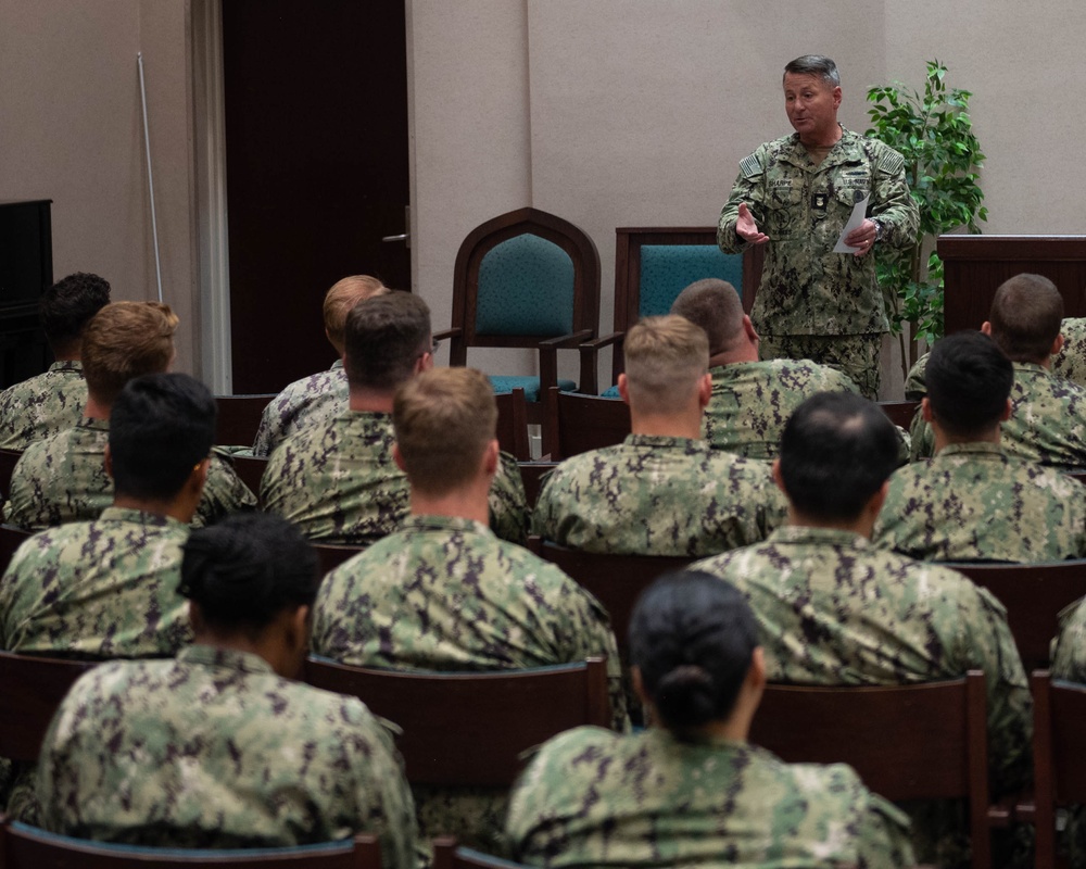 Force Master Chief Sharpe Speaks with Naples Seabees