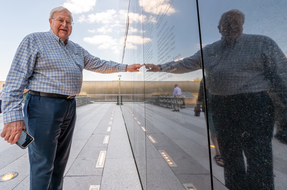 Vietnam War veterans who fought alongside Medal of Honor recipient Capt. Larry Taylor visit Army Museum