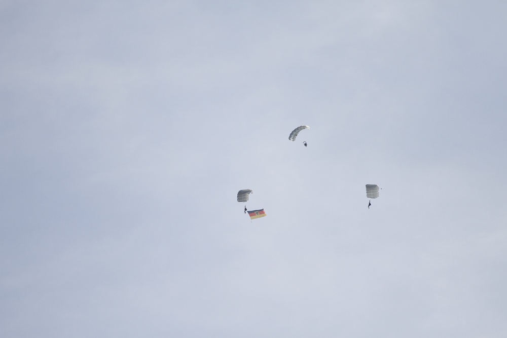 DVIDS - Images - German Military Freefall parachutist inbound [Image 27 of  34]