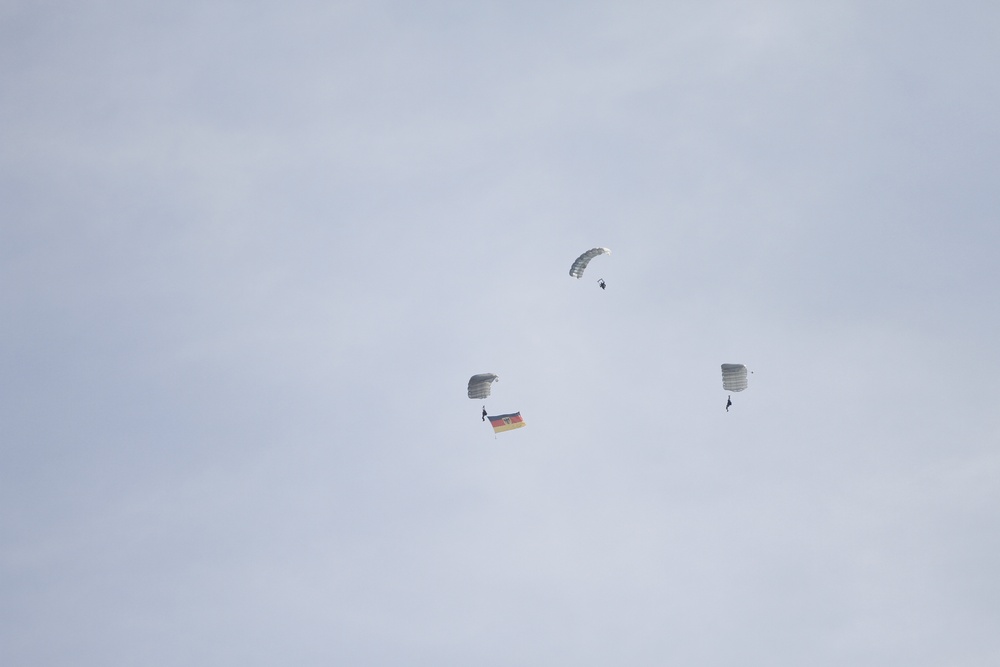 German Military Freefall parachutist inbound