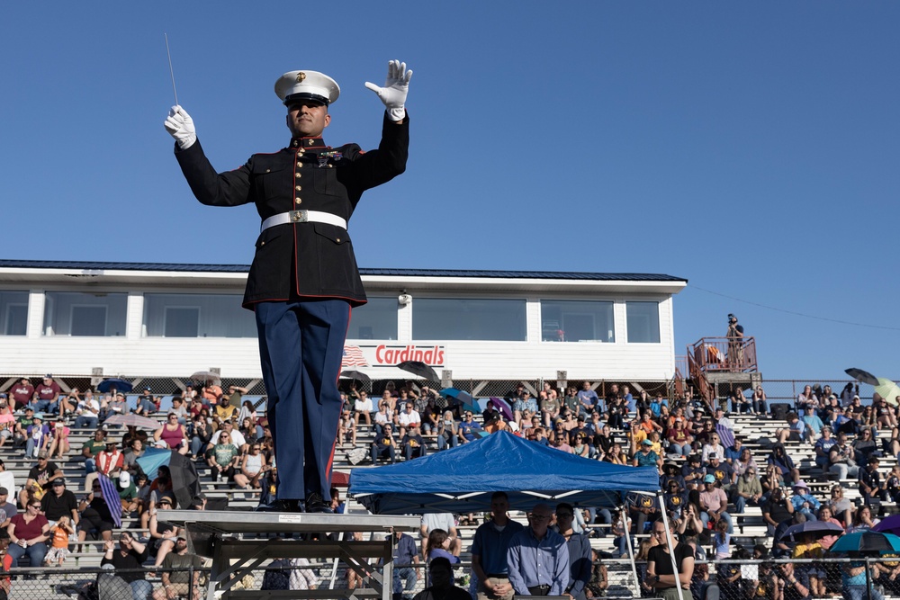 2d Marine Division Band Performs for Jacksonville High School