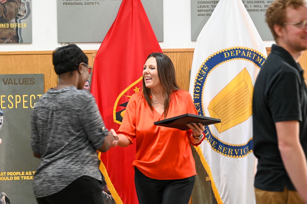 Tiffany Spraggins receives Deputy Commanding General's Award