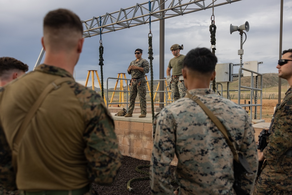1st ANGLICO Marines Conduct Helicopter Rope Suspension Training