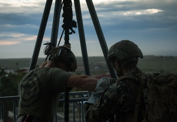 1st ANGLICO Marines Conduct Helicopter Rope Suspension Training