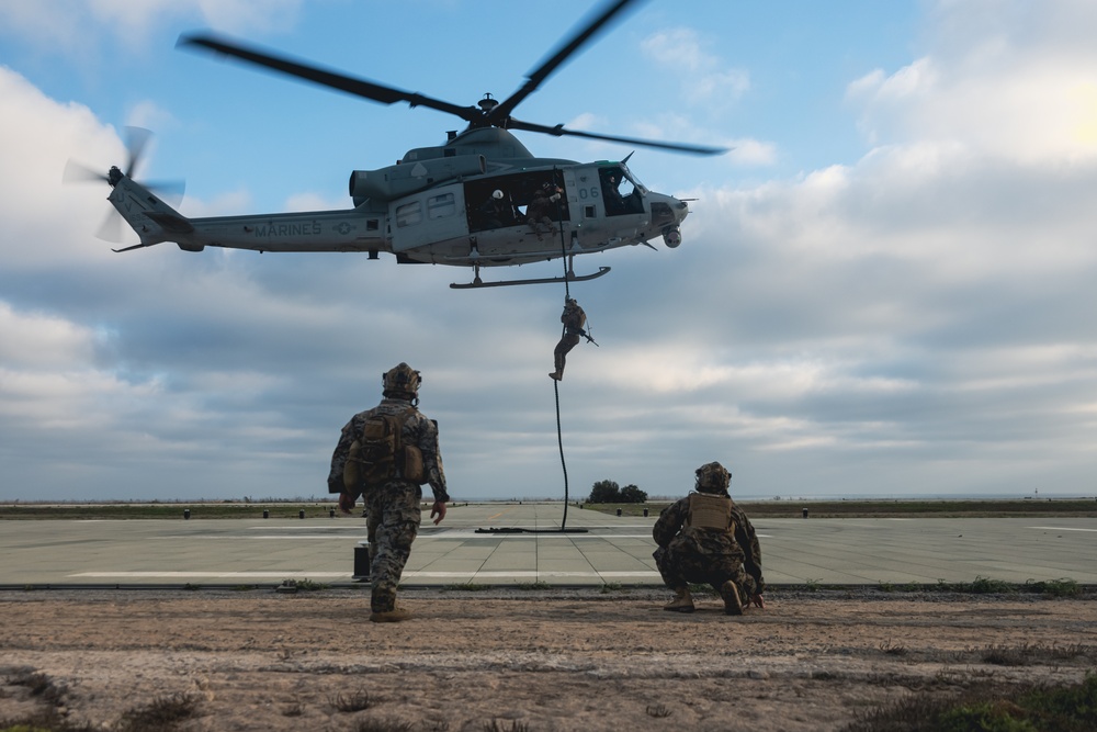 1st ANGLICO Marines Conduct Helicopter Fast Rope Training
