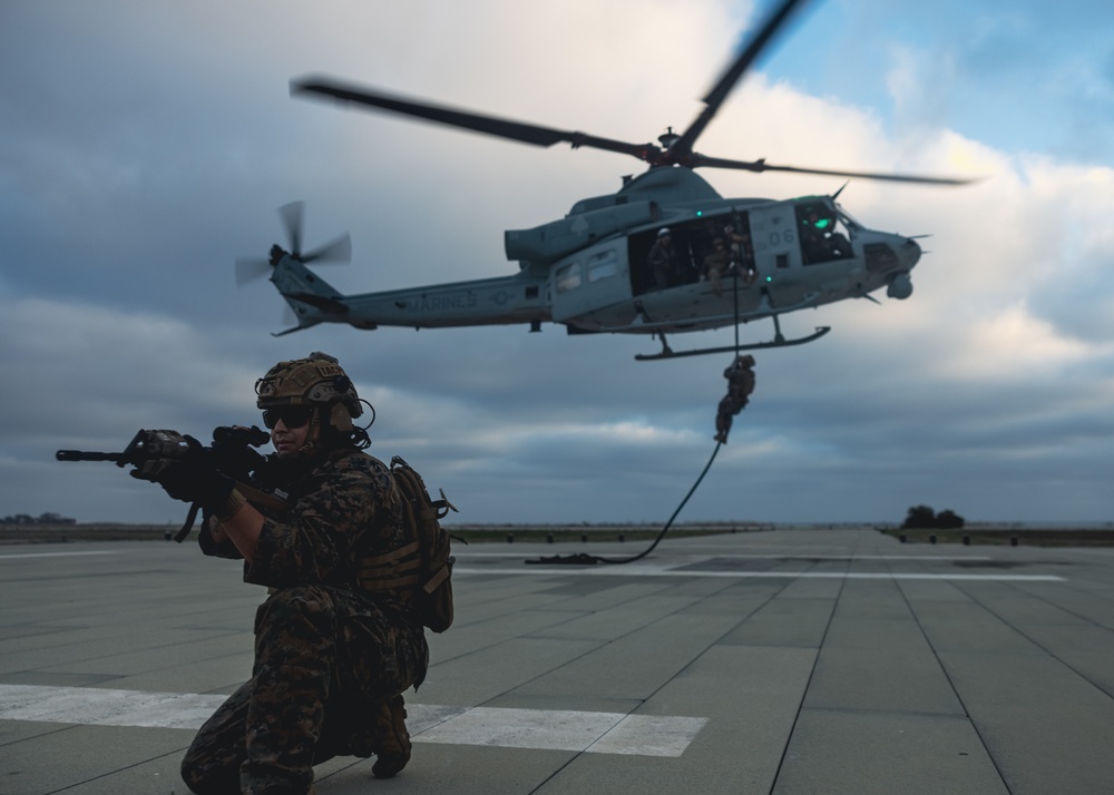 1st ANGLICO Marines Conduct Helicopter Fast Rope Training
