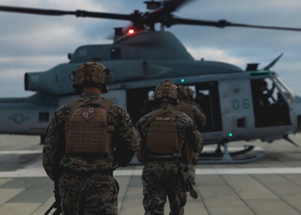 1st ANGLICO Marines Conduct Helicopter Fast Rope Training