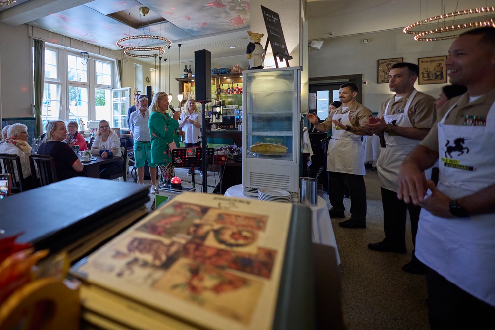 MARFOREUR/AF Marines alongside First Lady of Stuttgart serve local community