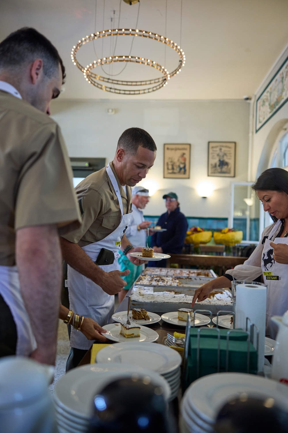 MARFOREUR/AF Marines alongside First Lady of Stuttgart serve local community