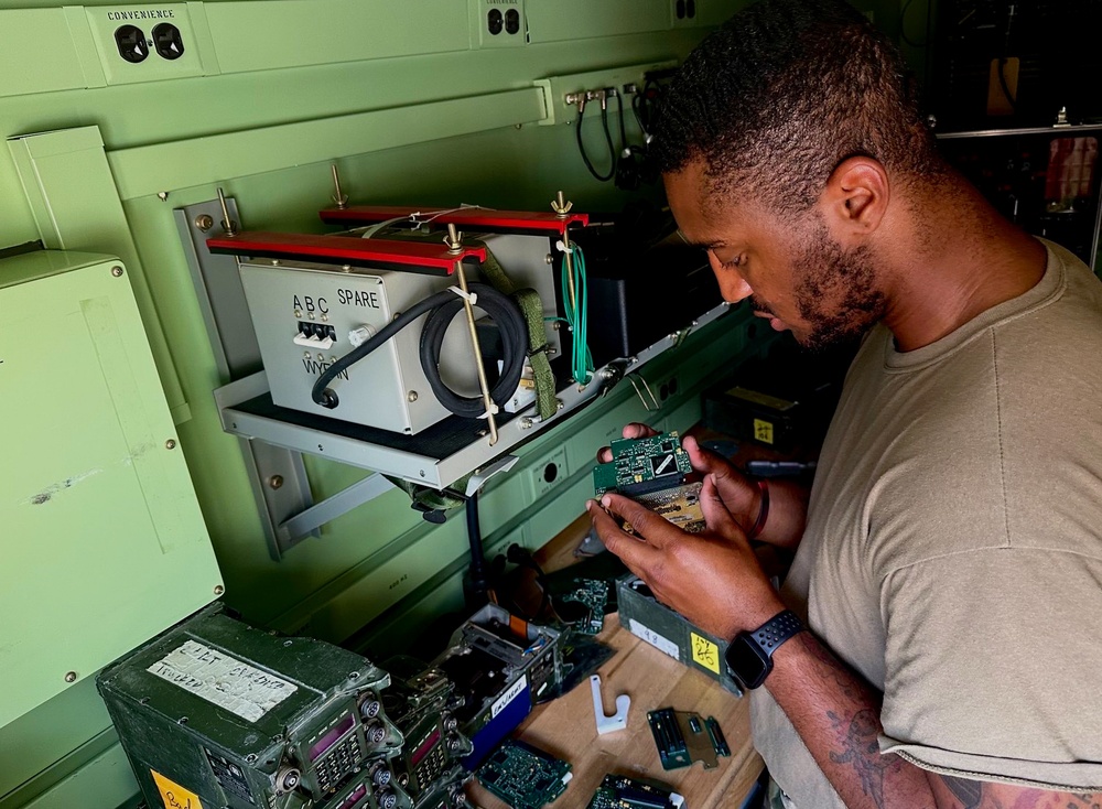 Soldiers of the Army Reserve’s 787th CSB conduct Maintenance