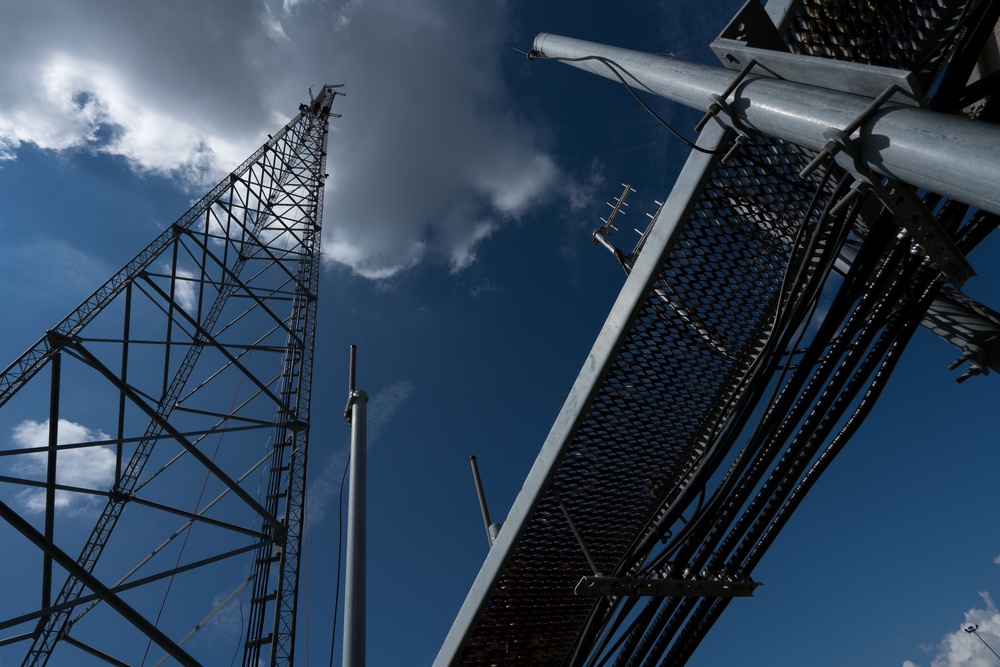 6th CS installs antenna for hurricane recovery team