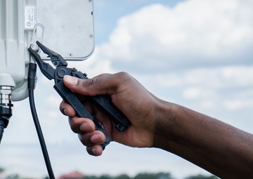 6th CS installs antenna for hurricane recovery team
