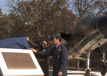 F-105 Thunderchief display at Arnold AFB honors Bond