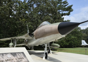 F-105 Thunderchief display at Arnold AFB honors Bond