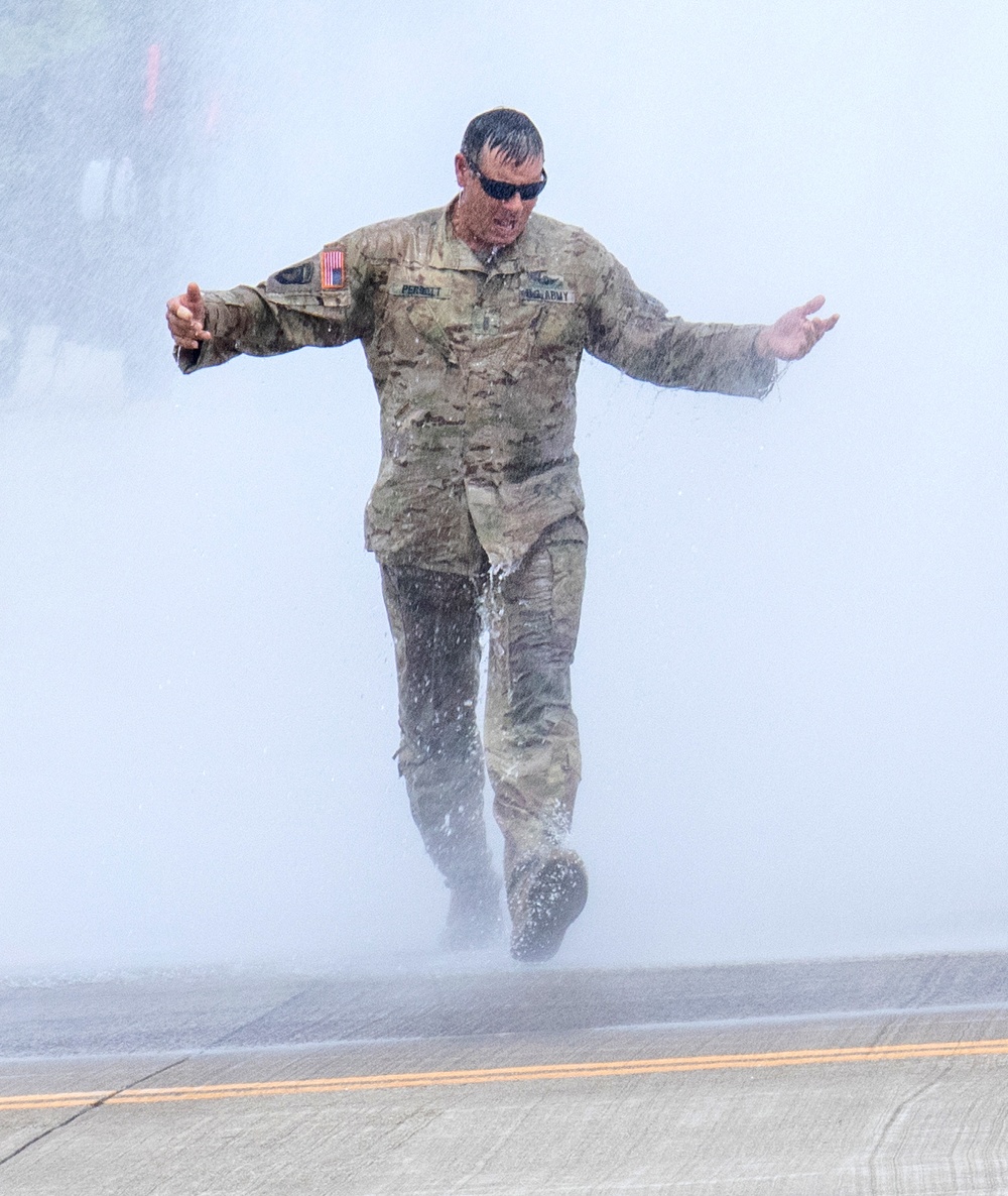 ILLINOIS ARMY NATIONAL GUARD AVIATOR COMPLETES 31 YEAR CAREER WITH FINAL FLIGHT