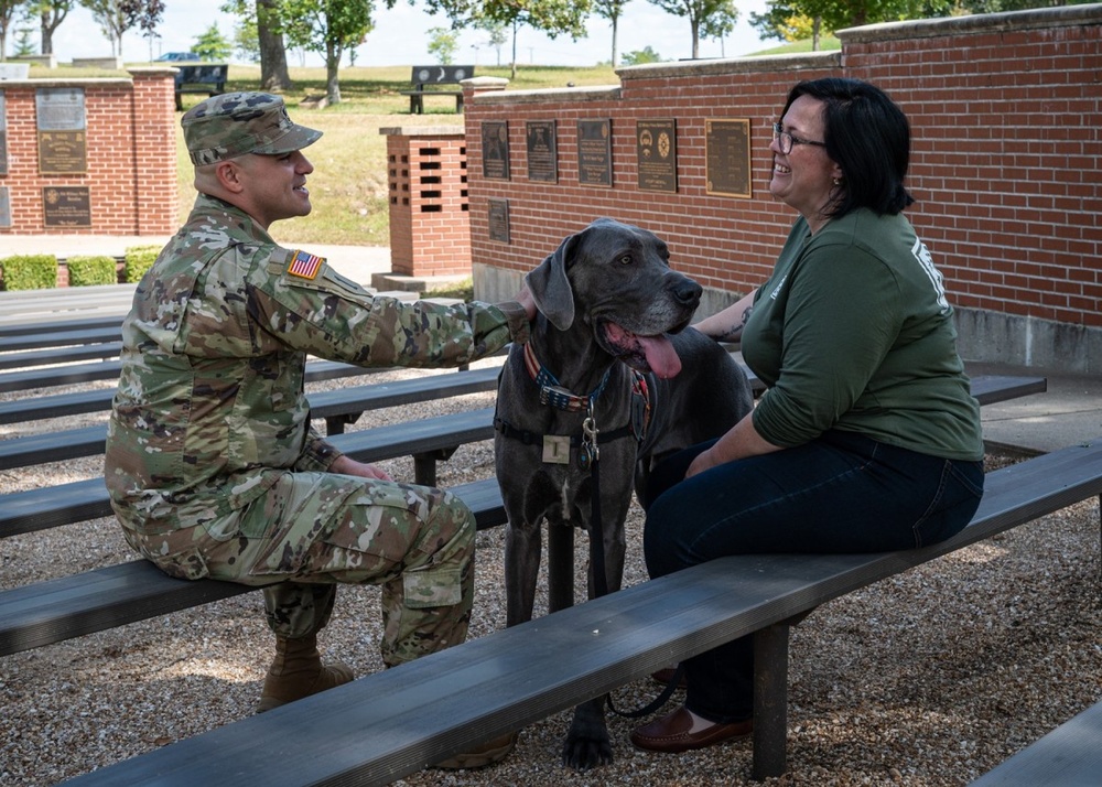 Fort Leonard Wood USO therapy dog wins Hero Dog Award