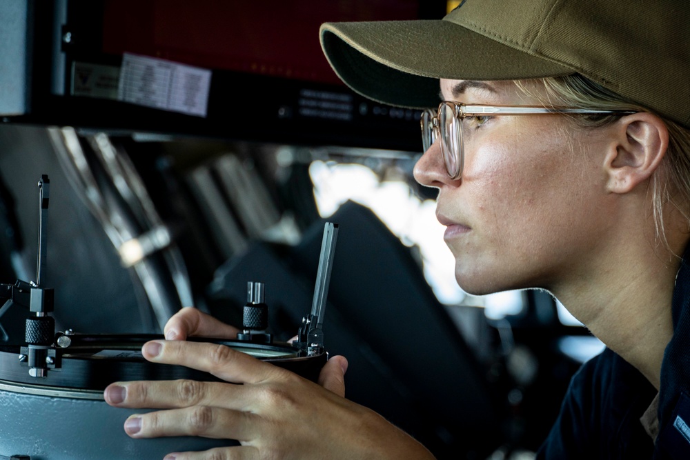 DVIDS - Images - Boxer Sailors Stand Watch in the Pilot House [Image 3 ...