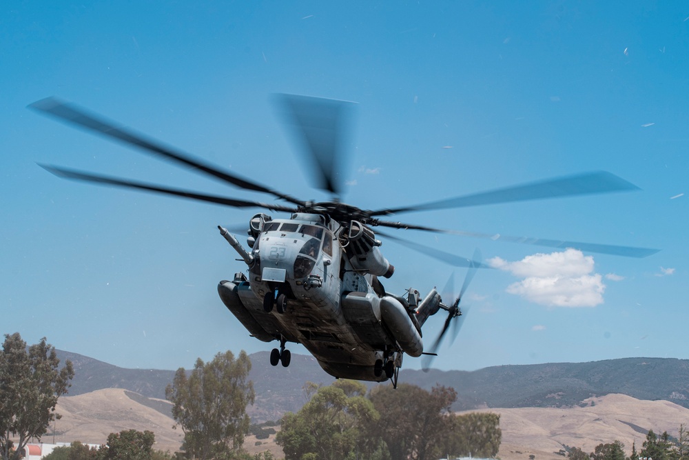 15th MEU Establishes Forward Refueling Point During RUT