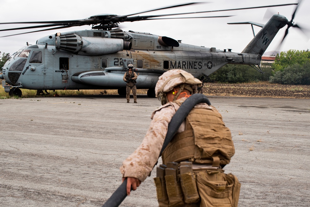 15th MEU Establishes Forward Refueling Point During RUT