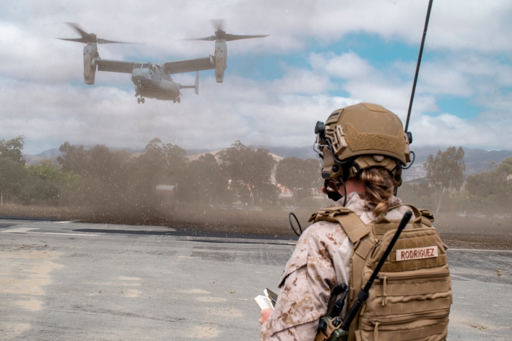 15th MEU Establishes Forward Refueling Point During RUT