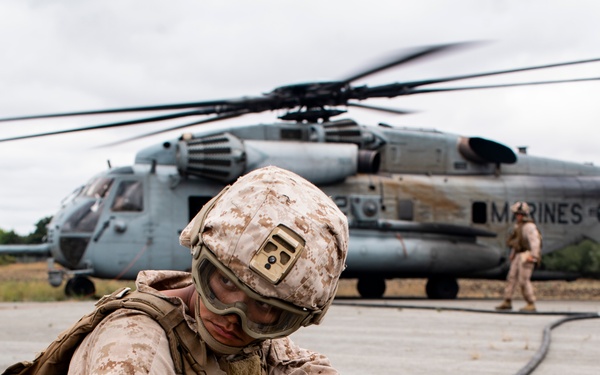 15th MEU Establishes Forward Refueling Point During RUT