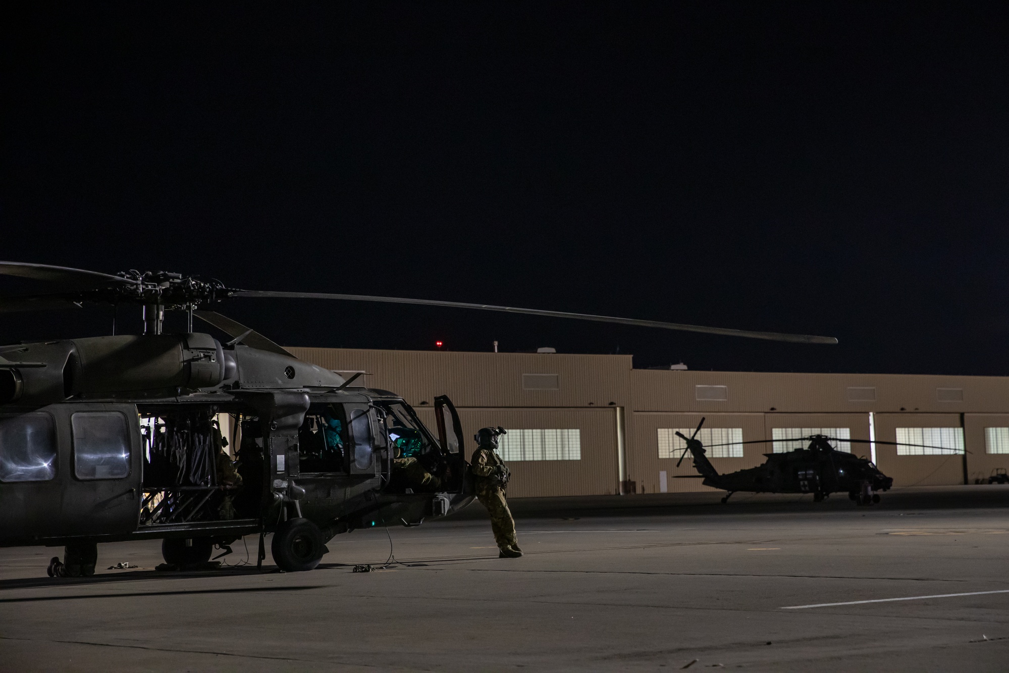 DVIDS - Images - U.S. Army UH-60M Blackhawk flight crew on standby