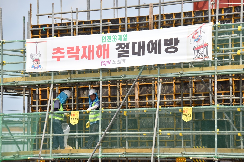 Army engineers construct ADR warehouse on Korean Air Base