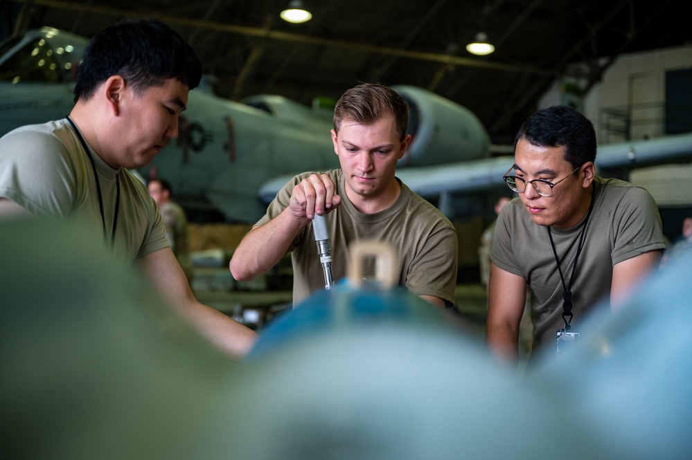 36th and 25th FGS demonstrate readiness in quarterly bomb build and load crew competition