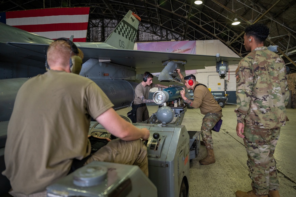 36th and 25th FGS demonstrate readiness in quarterly bomb build and load crew competition