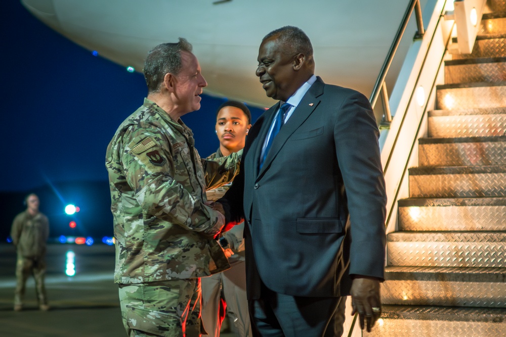 SECDEF Hosts 15th Ukraine Defense Contact Group