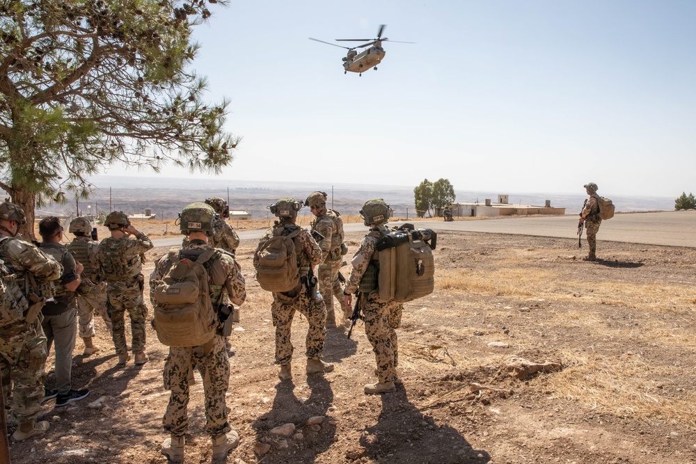 3rd Security Force Assistance Brigade meet with Peshmerga 2nd Infantry Division Command Staff Maj. Gen. Rebwar M. Amin