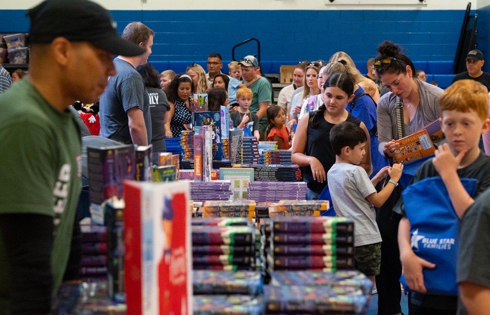 Eustis donates 3000 books to military dependents
