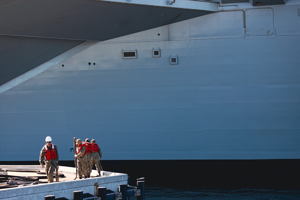 HMS PRINCE OF WALES (R09) PULLS INTO MAYPORT