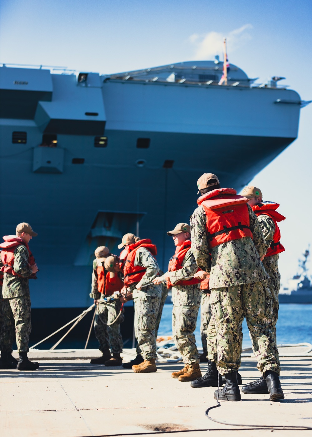 HMS PRINCE OF WALES (R09) PULLS INTO MAYPORT