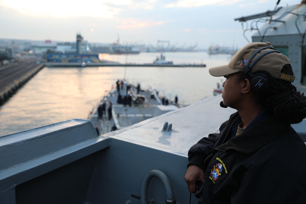 USS Paul Ignatius Departs Gdynia, Poland