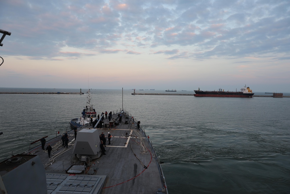 USS Paul Ignatius Departs Gdynia, Poland