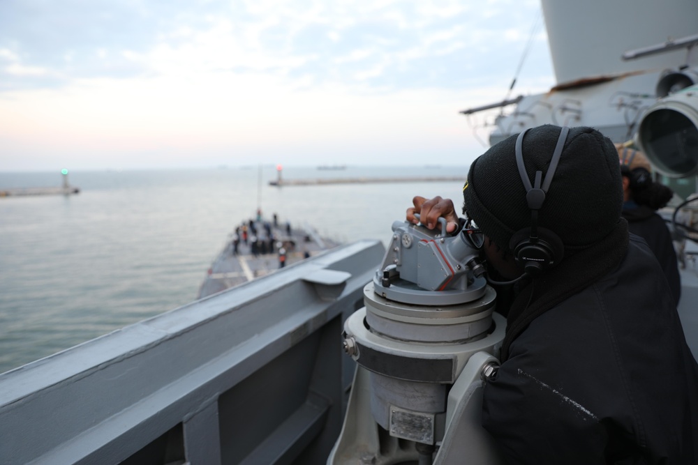 USS Paul Ignatius Departs Gdynia, Poland