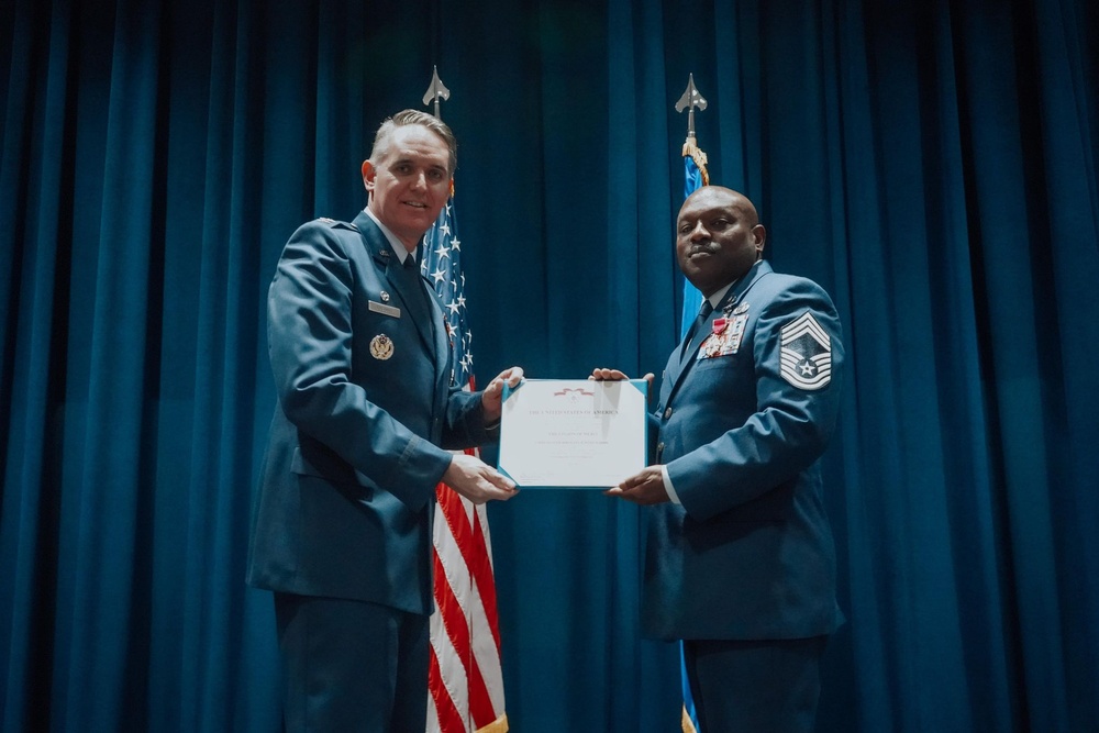 Air Force Chief is honored for 30 years of service