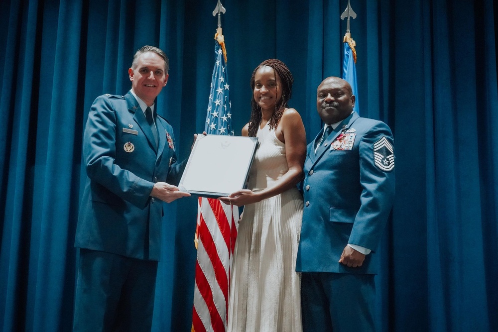 Air Force Chief is honored for 30 years of service