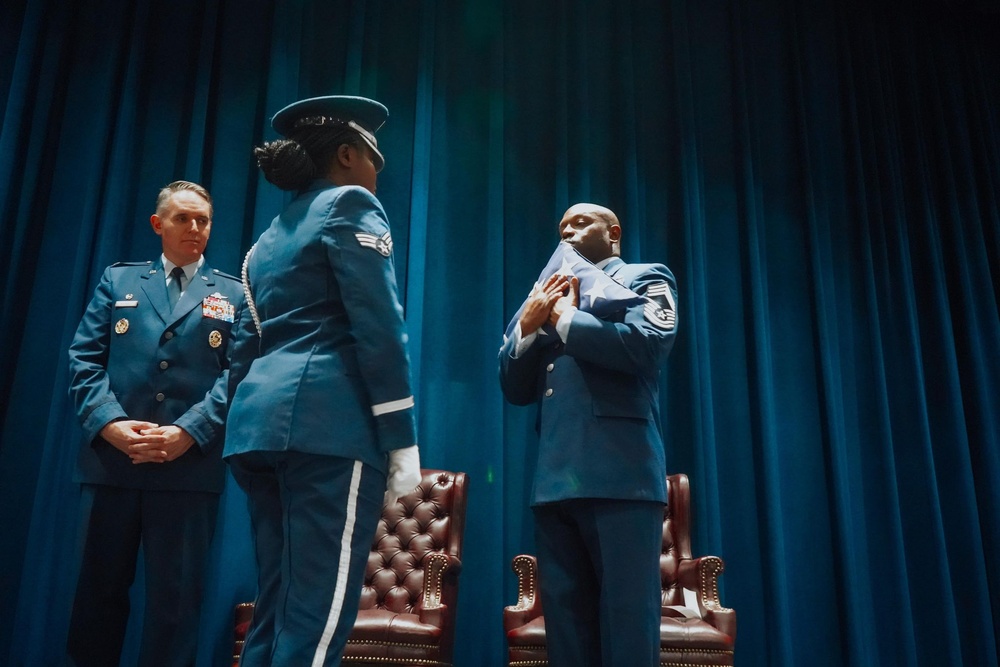 Air Force Chief is honored for 30 years of service