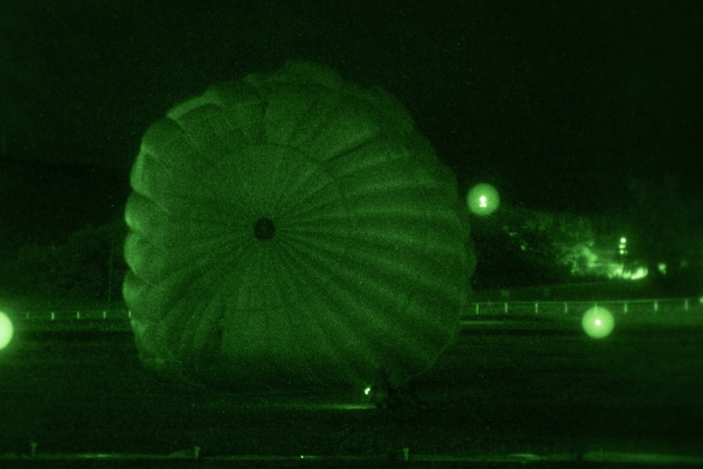 3d Reconnaissance Marines Low-Light Parachute Operations