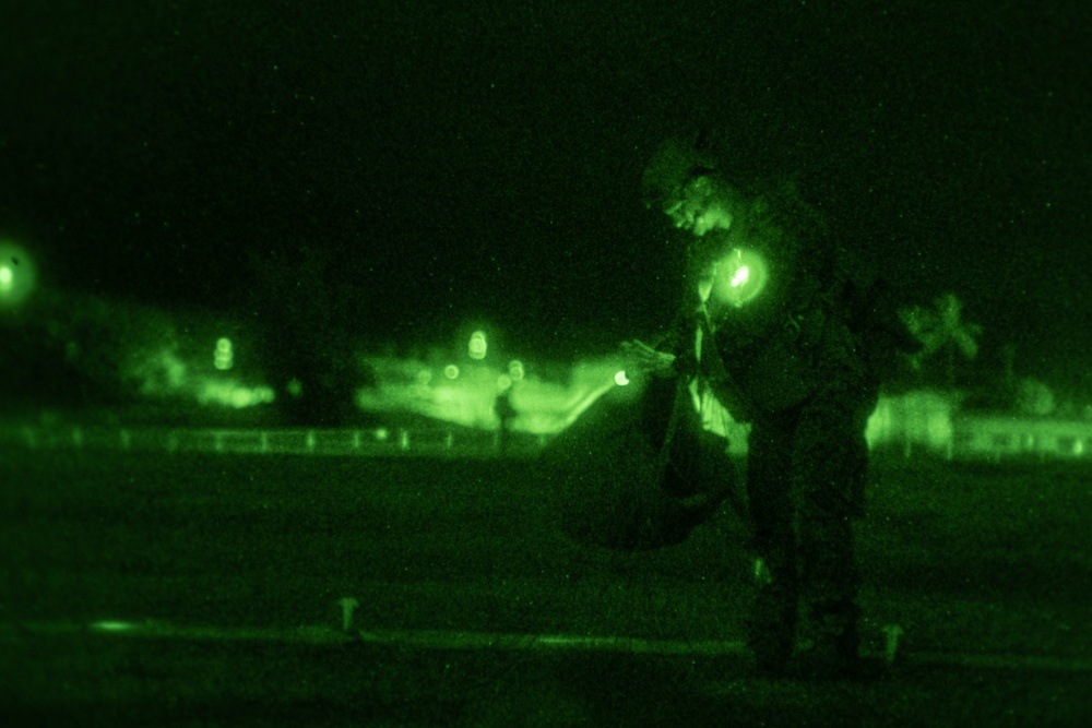 3d Reconnaissance Marines Low-Light Parachute Operations