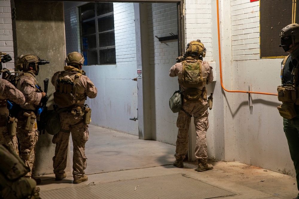 15th MEU, British Royal Marines, Phoenix Police Conduct Joint Raid