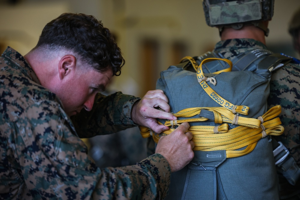 3d Reconnaissance Marines Low-Light Parachute Operations