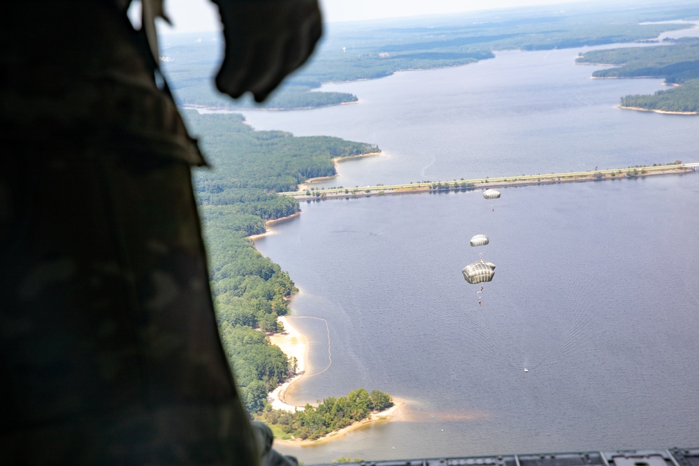 82nd Airborne Division Paratroopers participate in airborne water operations
