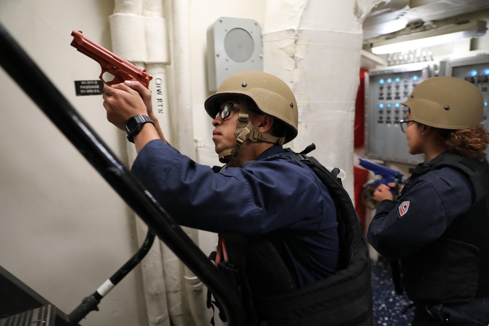 USS Paul Ignatius Holds Anti-Terrorism Drills