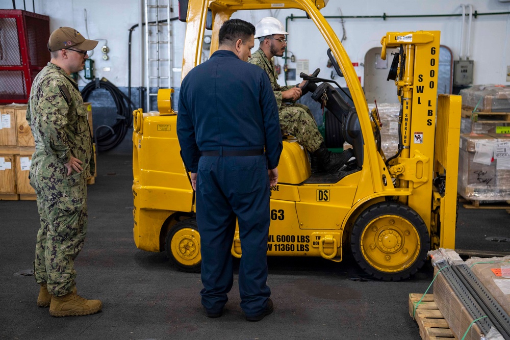 Sailors Move Supplies Aboard USS Carl Vinson (CVN 70)